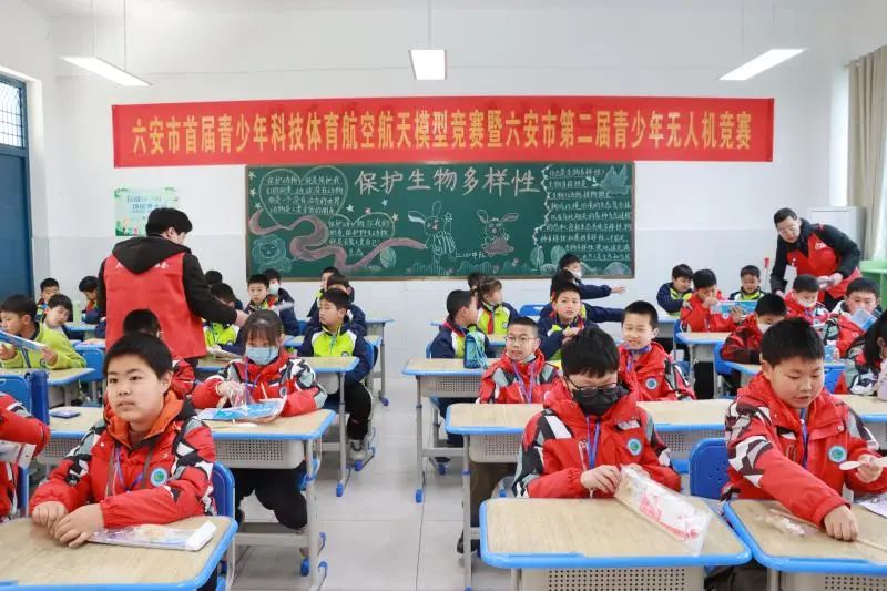 689人参加!六安市首届青少年科技体育航空航天模型竞赛举办