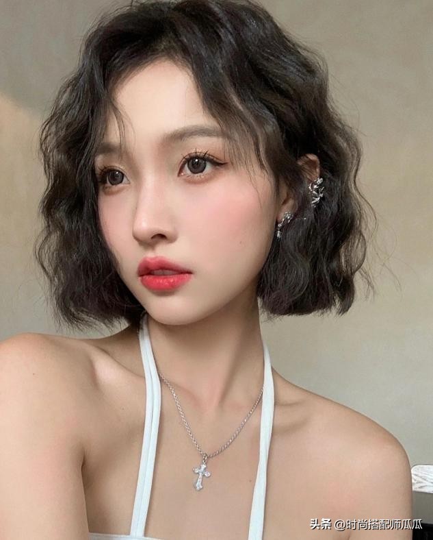 怎样烫发让黑长直显得你头发多,黑长直不想贴头皮怎么烫发