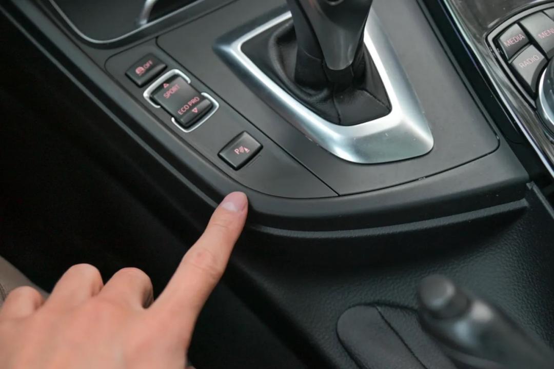 二手宝马gt328i,16款宝马328gt二手值得入手吗