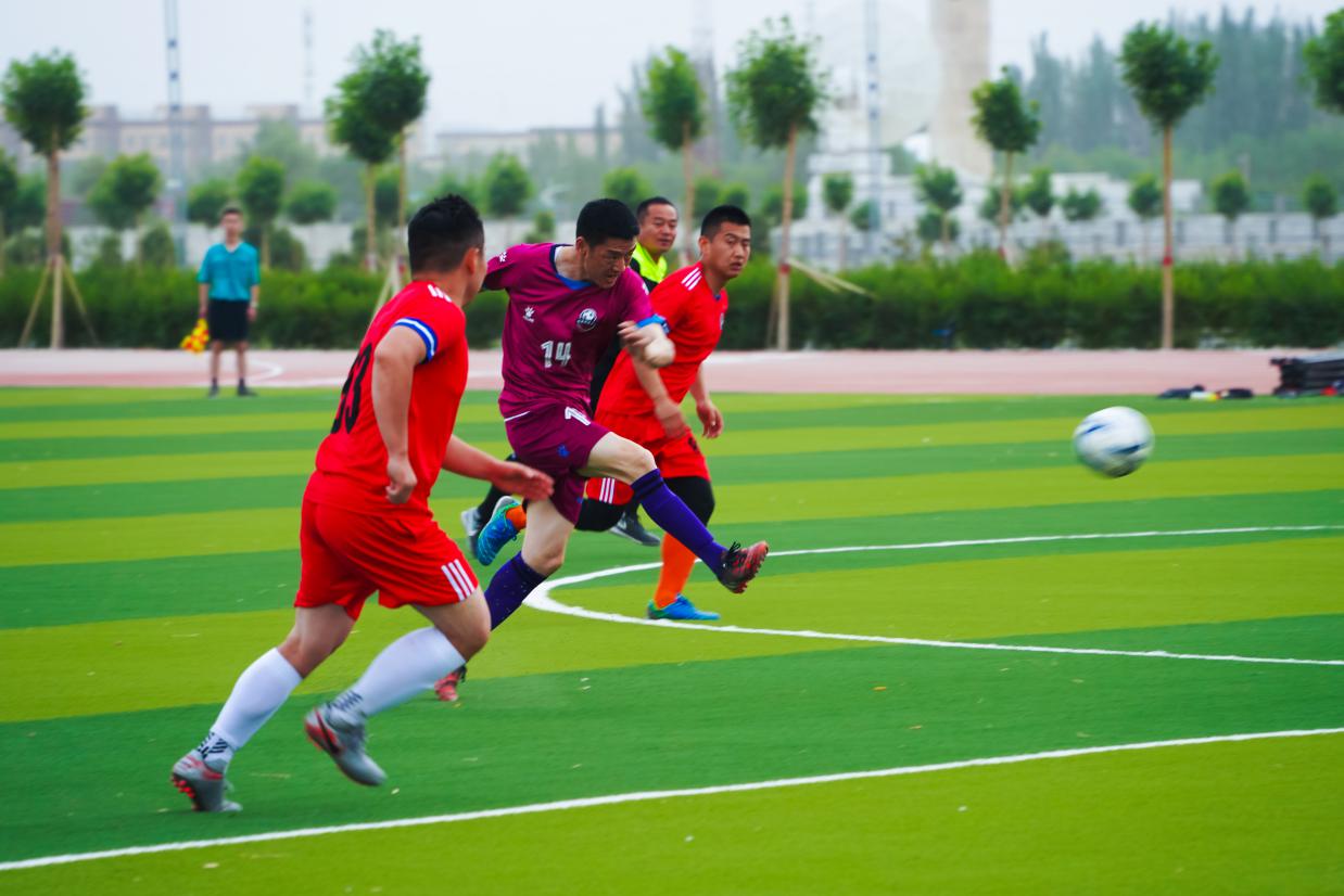 奔跑吧战士,绿茵场上尽情奔跑感受比赛的快乐