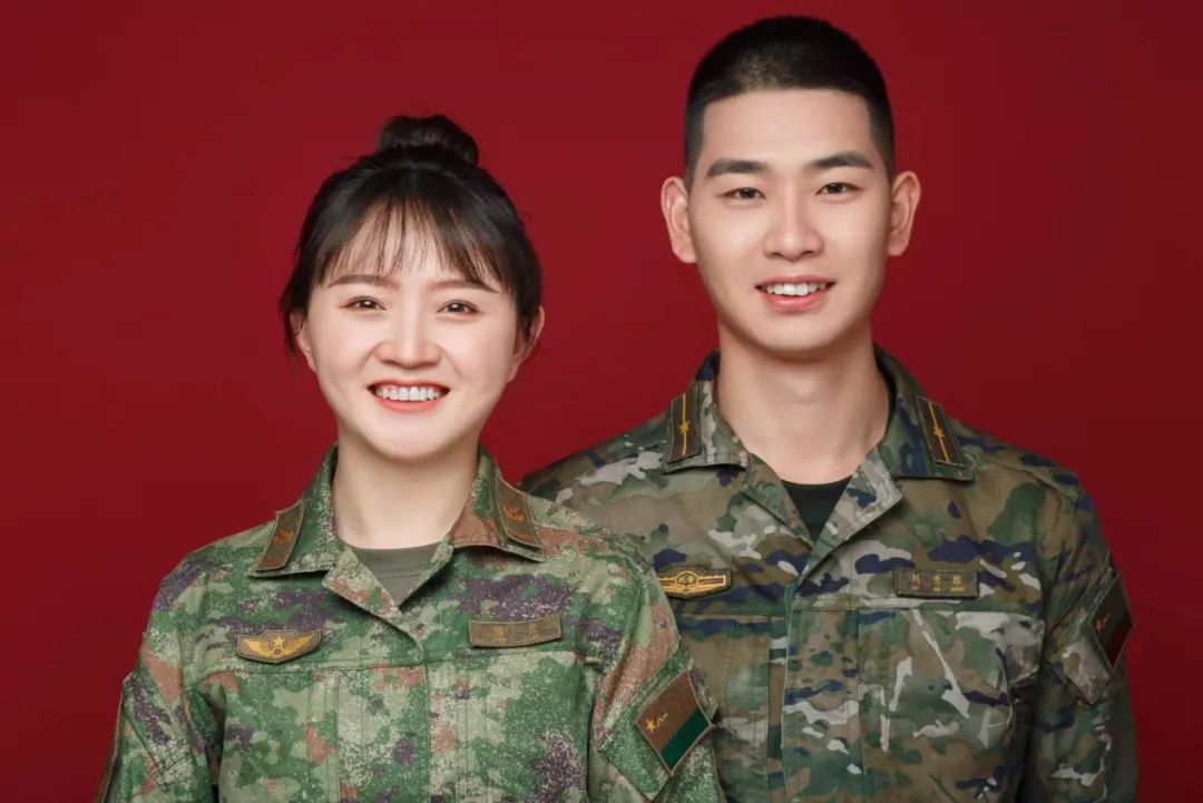 *警武**少尉、陆军中士，俩人结婚了！