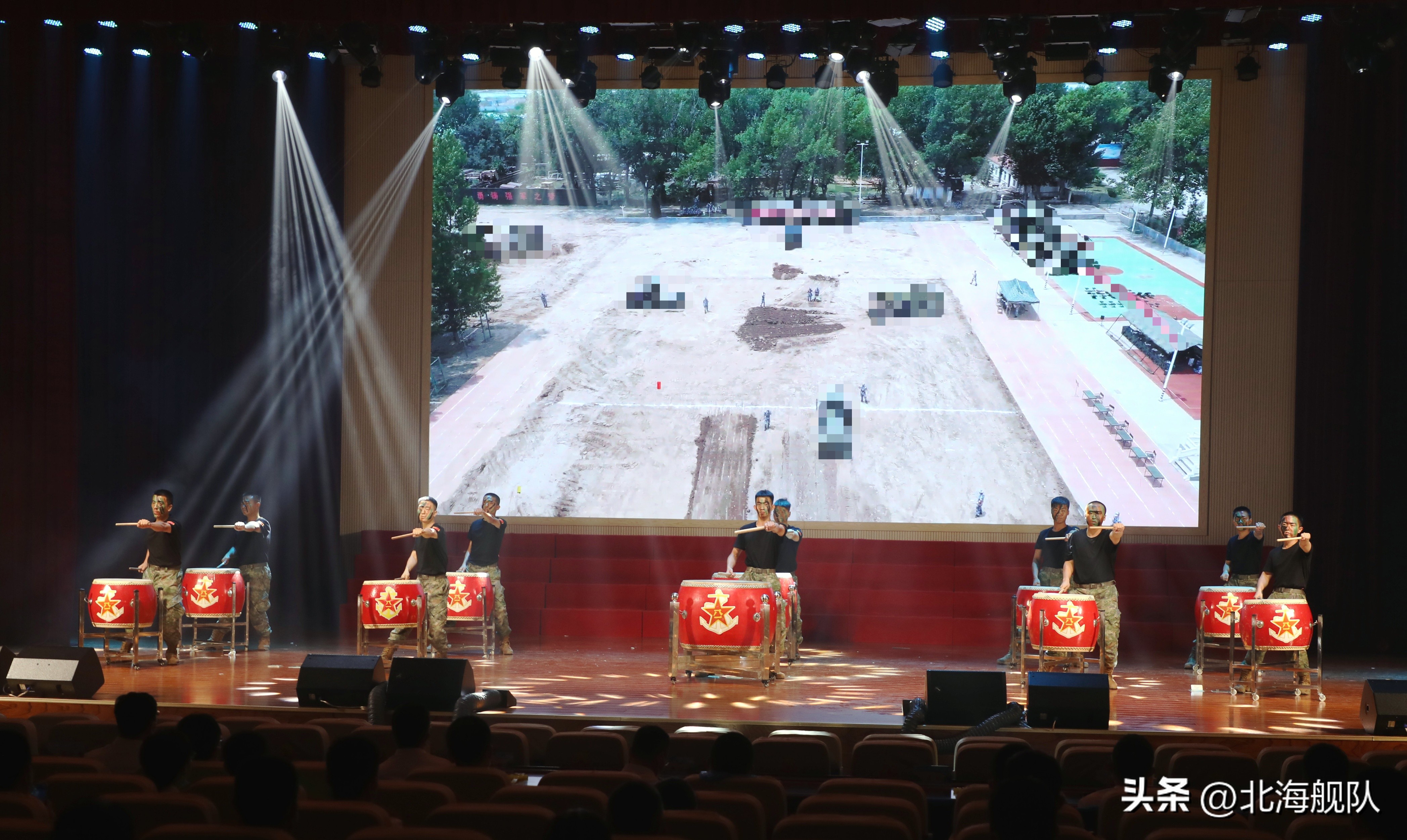 沉浸式舞台演出精彩上演,这场表演确实很震撼