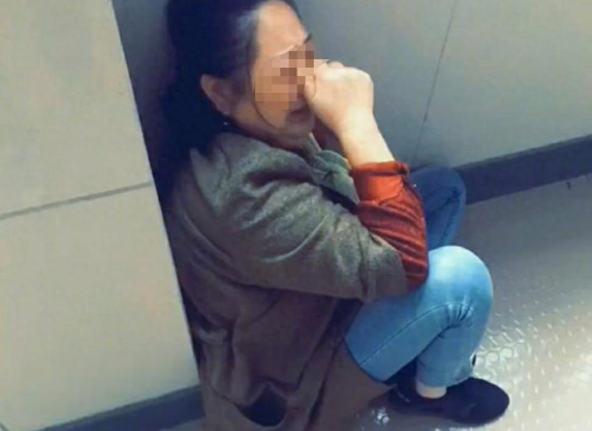 临终脱水、疼到痉挛，却被妻子强制插胃管，45岁丈夫呕出浓黑血液