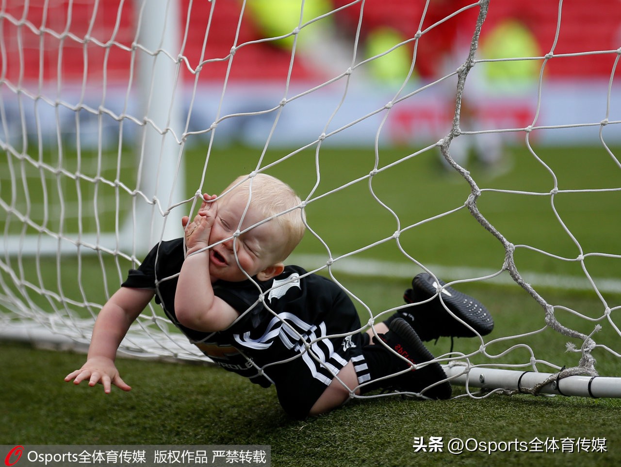 足球的魅力盘点足坛的可爱萌娃,盘点六一儿童节萌娃表演搞笑视频