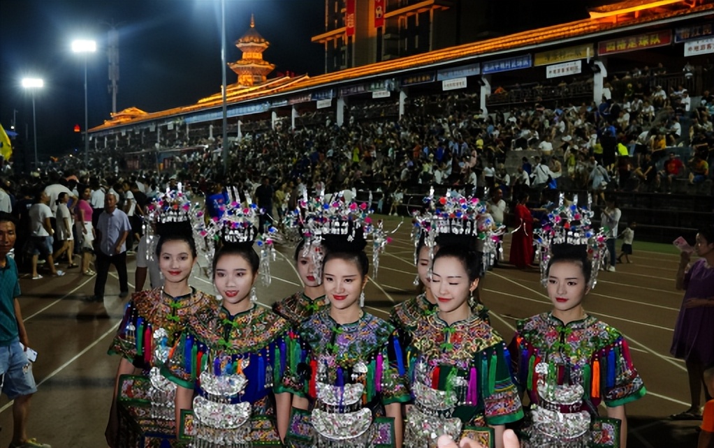 直击贵州村超足球之夜直播回放,贵州村超球员赛场拼搏