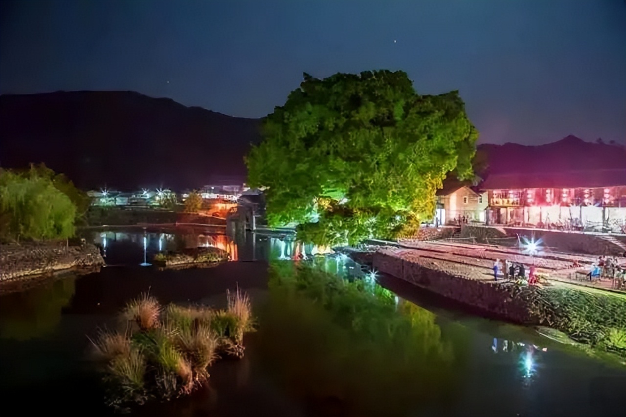 广州出发-梅州+福建3天游，打卡云水谣古镇+永定土楼+松口古镇