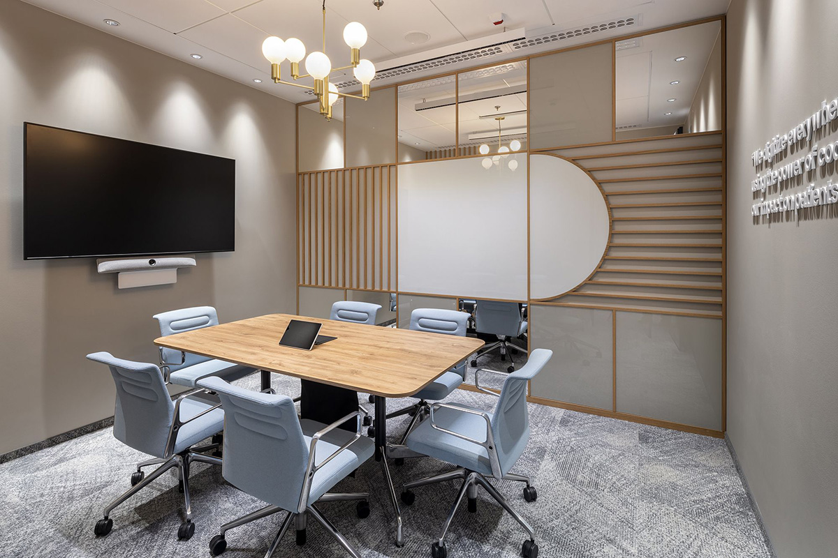 高端定制混合多元生物制药Moderna华沙办公室设计