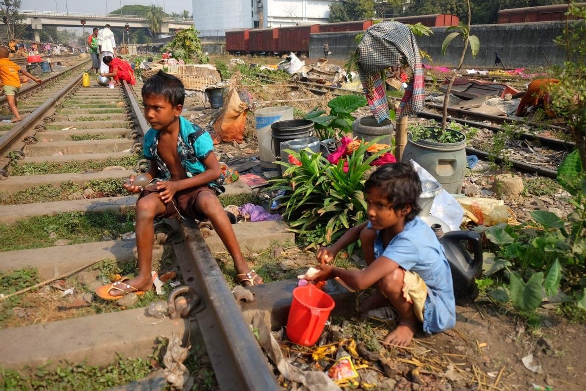 快速发展的特大城市达卡的贫民窟和非贫民窟，社区改善水成本如何