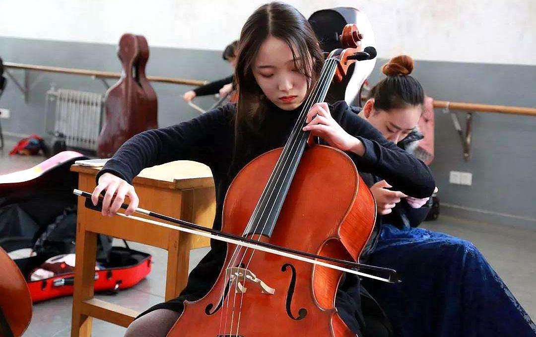 学艺术的孩子文化课怎么自学,想让孩子学艺术应该去哪些学校