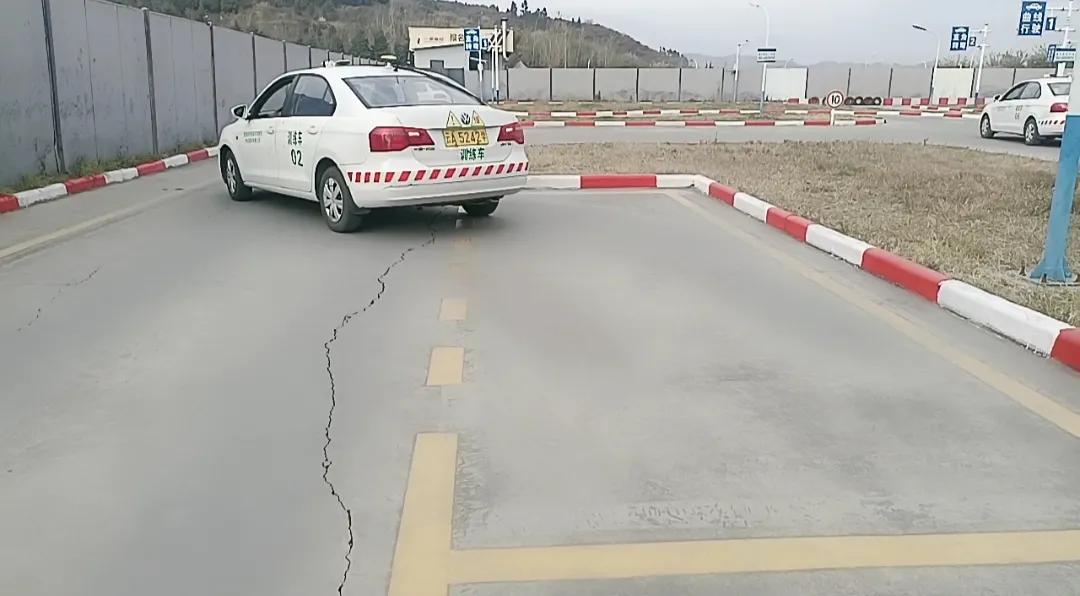 科目二考试的五大技巧,科目二倒车入库难还是侧方停车难