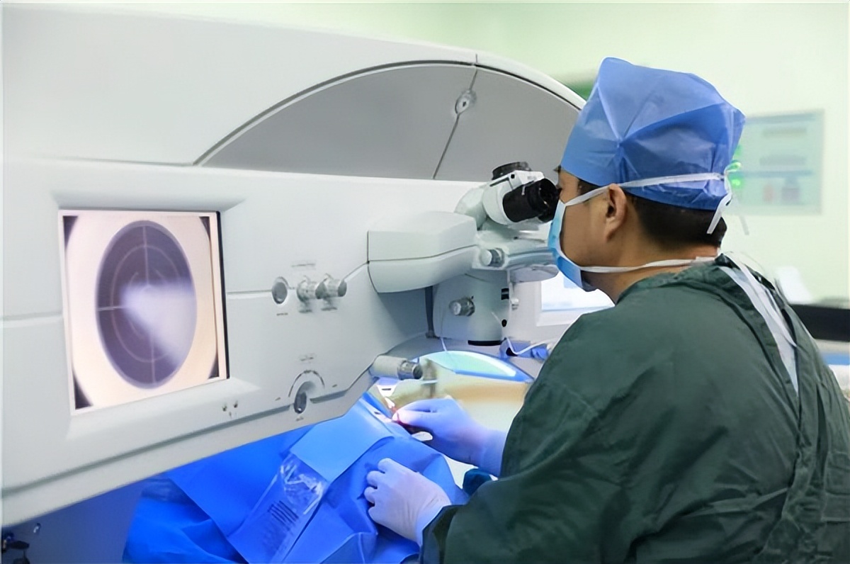 濮阳市眼科医院飞秒,辛有志公益现场