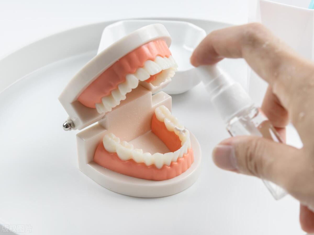 牙神经杀死后戴牙套几年后牙疼,杀死牙神经的过程是不是比较疼