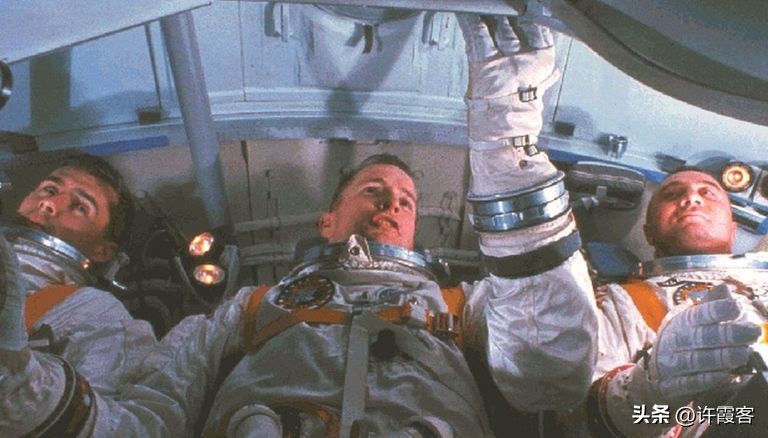 九死一生的阿波罗登月计划，实验中死亡三人，阿姆斯特朗差点牺牲