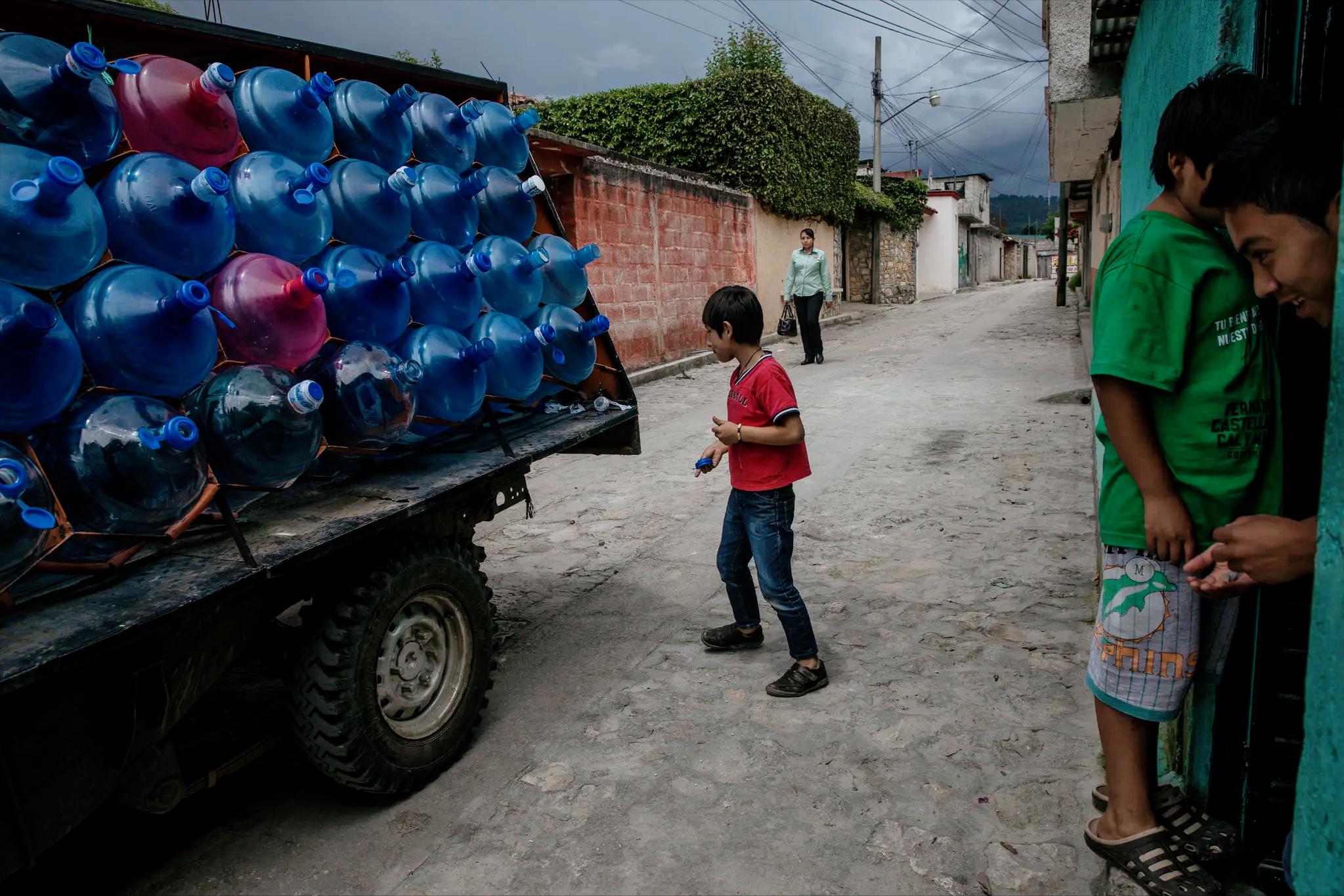被可乐控制的墨西哥小镇：可乐比水还便宜，居民饱受糖尿病之苦