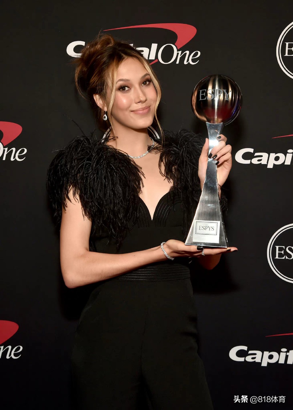 孝顺!谷爱凌美国体坛奥斯卡获奖,致谢86岁奶奶和母亲,秀一波中文