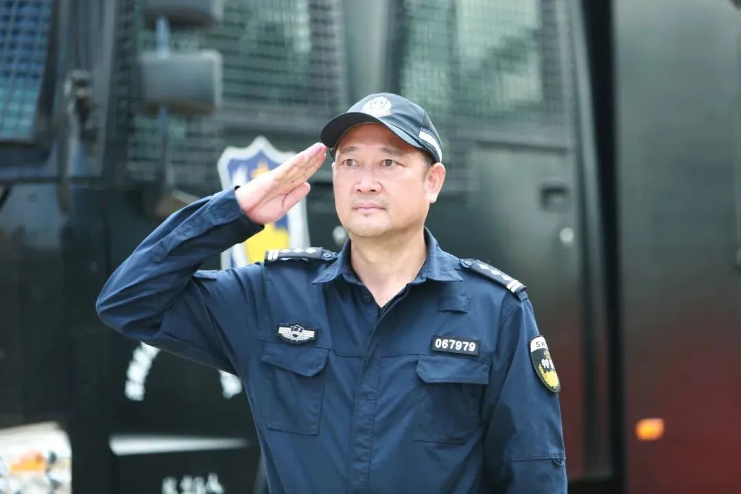 有以前当过军人的明星,16位曾是军人的明星