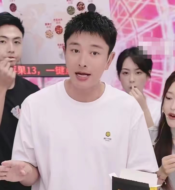 李小璐被曝绯闻,与李小璐形影不离