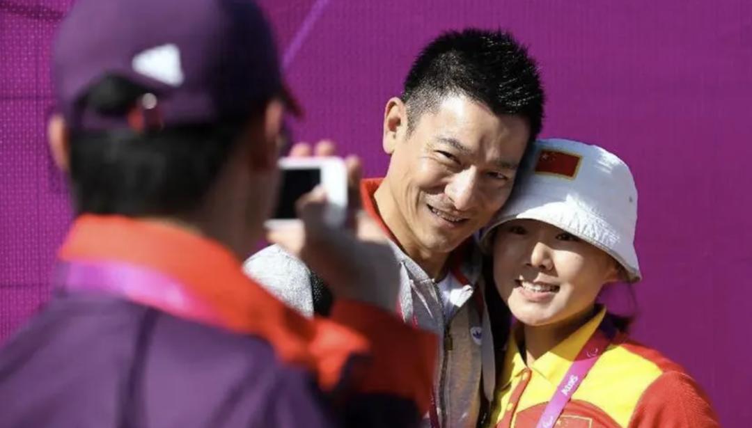 戳破了偶像天花板，刘德华的“信仰”，撕开了流量明星的遮羞布