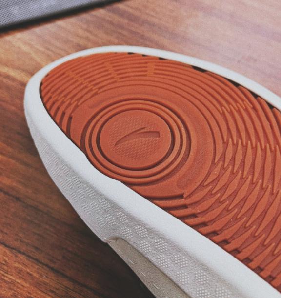 拉塞尔和国产篮球鞋,安踏拉塞尔球鞋一代