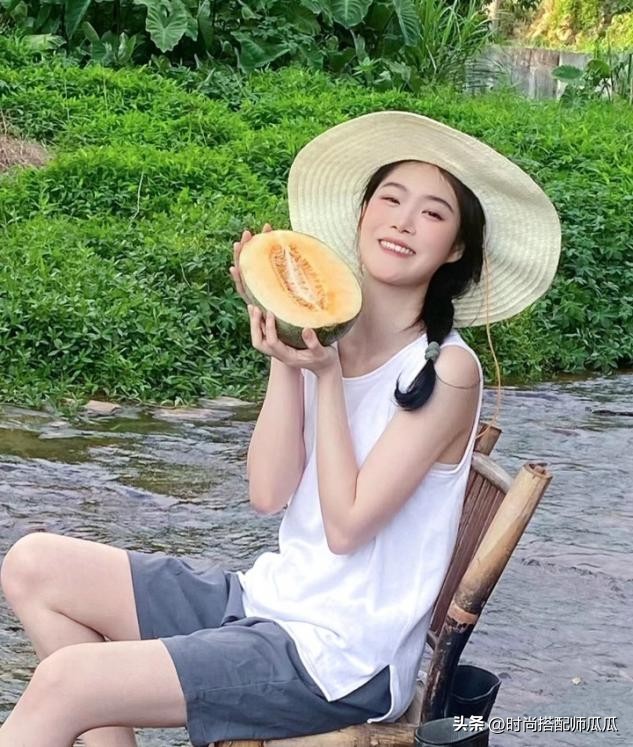 秋冬老头衫怎样搭配,老头衫都能穿出时尚感女款