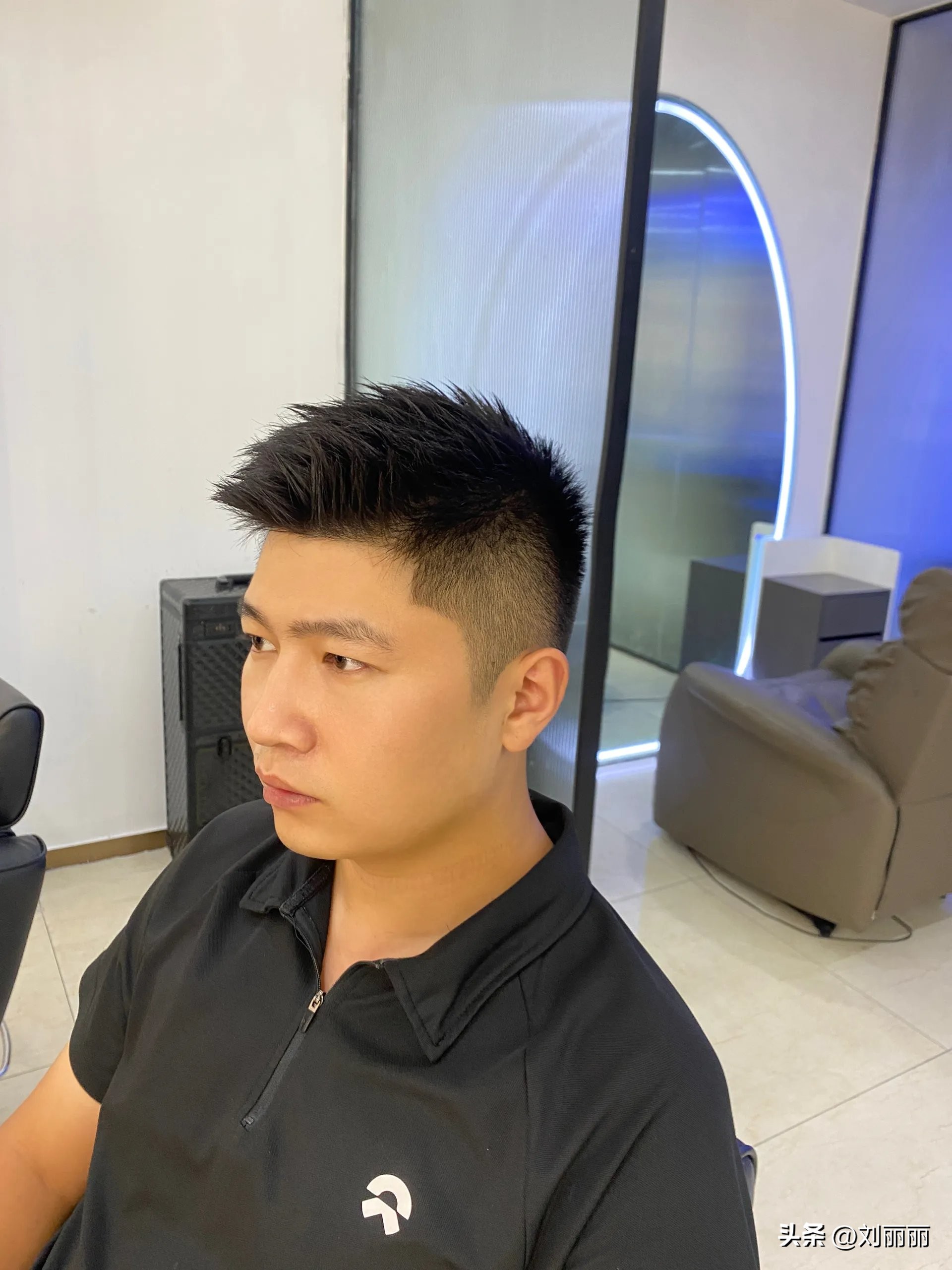 适合20-25岁男青年发型时尚,发型这样剪好看时尚永不落伍