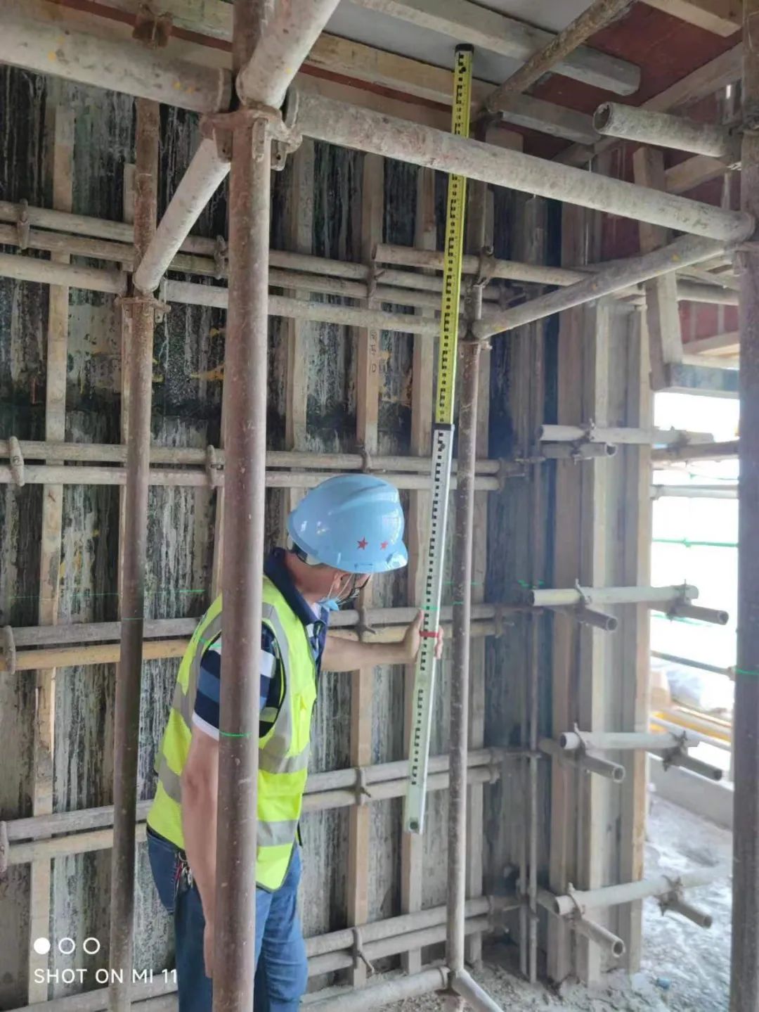 混凝土板厚薄怎么处理,混凝土板厚如何控制