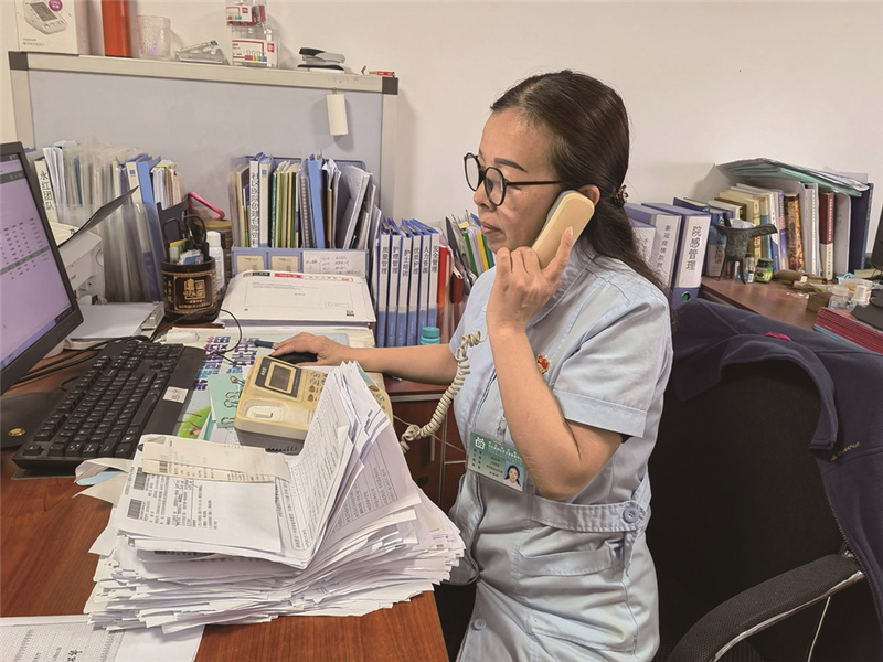 致敬新时代提灯天使,致敬护士提灯天使