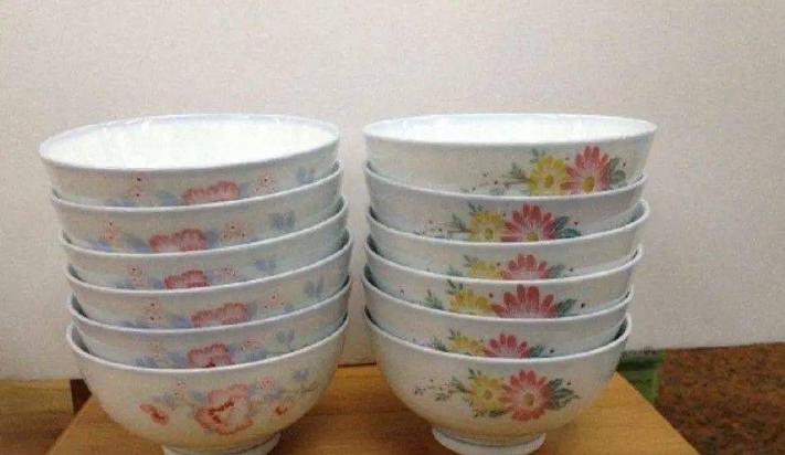家里吃饭用餐具应该用什么品牌,家里吃饭的碗有什么讲究吗