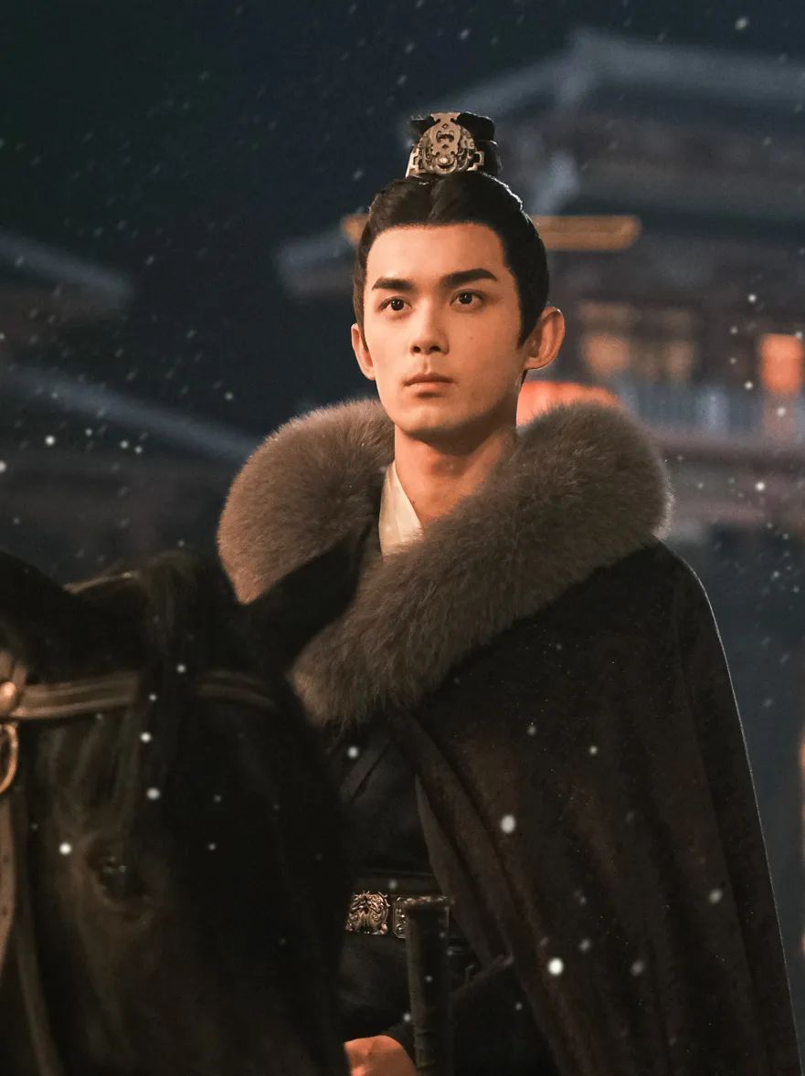 波浪卷发简单编发,人鱼微卷编发造型