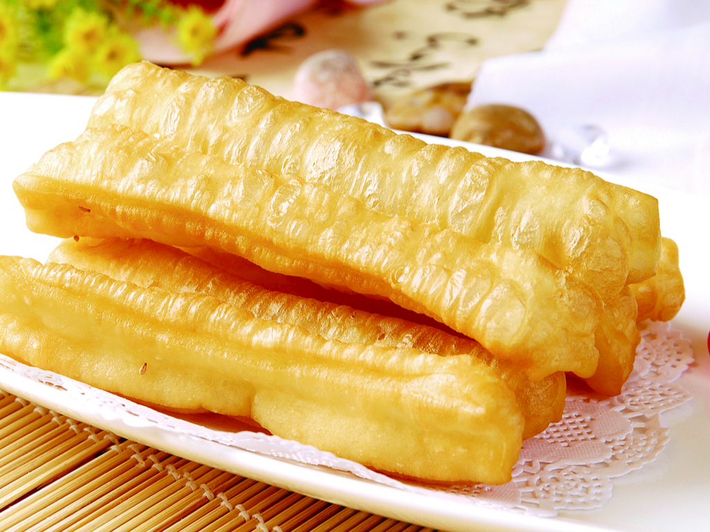 外面炸的油条为什么蓬松酥脆,炸油条怎么和面才能酥脆好吃