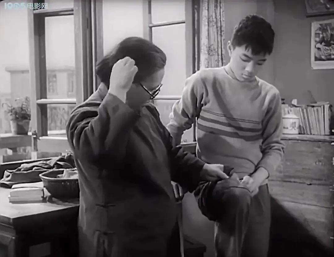 老电影海燕,老电影两个小足球队1956插曲