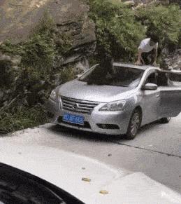 上课衣服穿反怎么办,上课忘记穿裤子该怎么办