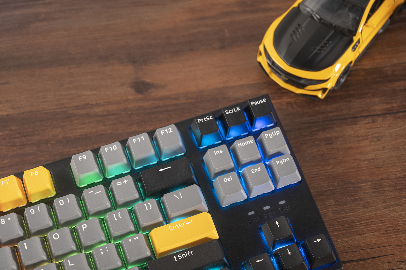 谁说机械键盘只适合电竞，文艺青年的礼物，迪摩F87歼星舰