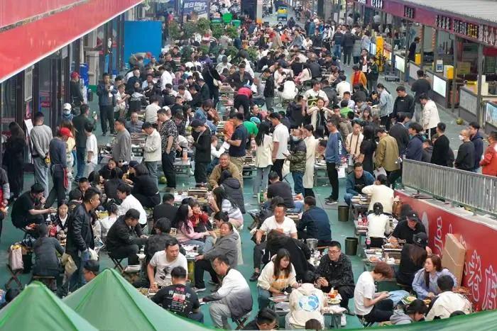 淄博烧烤火爆背后的产业逻辑,淄博烧烤便宜的背后有什么猫腻