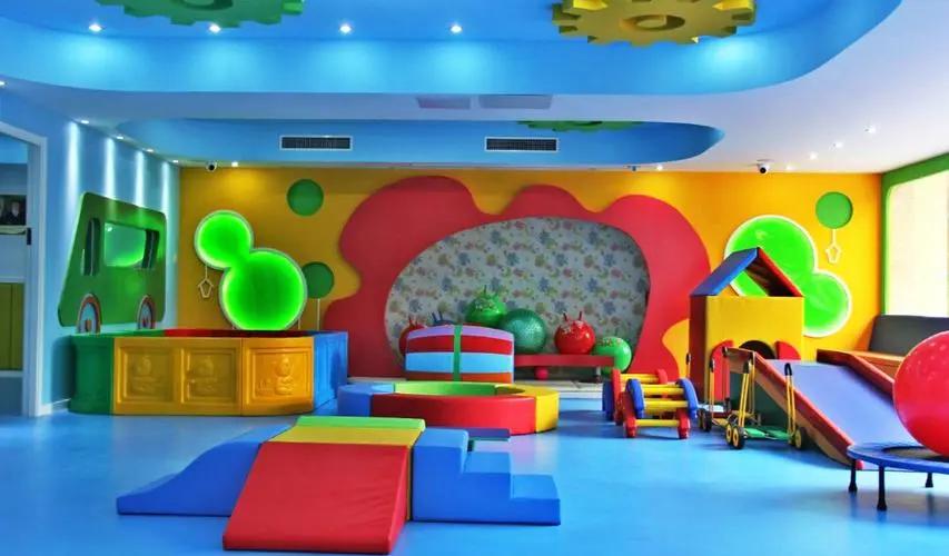 宝宝在墙壁上乱画,宝宝在墙上乱画蜡笔怎么办