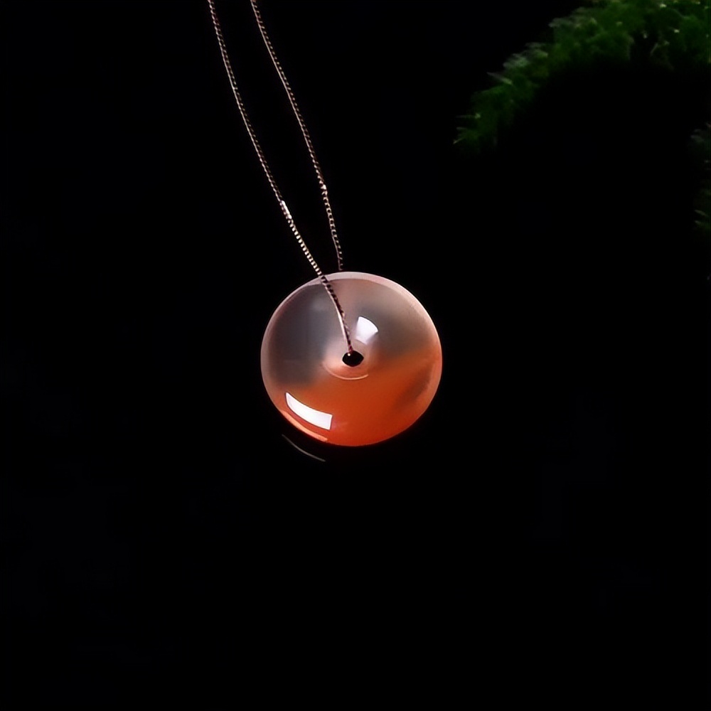 玉石平安扣好还是朱砂平安扣好,平安扣玉寓意和象征