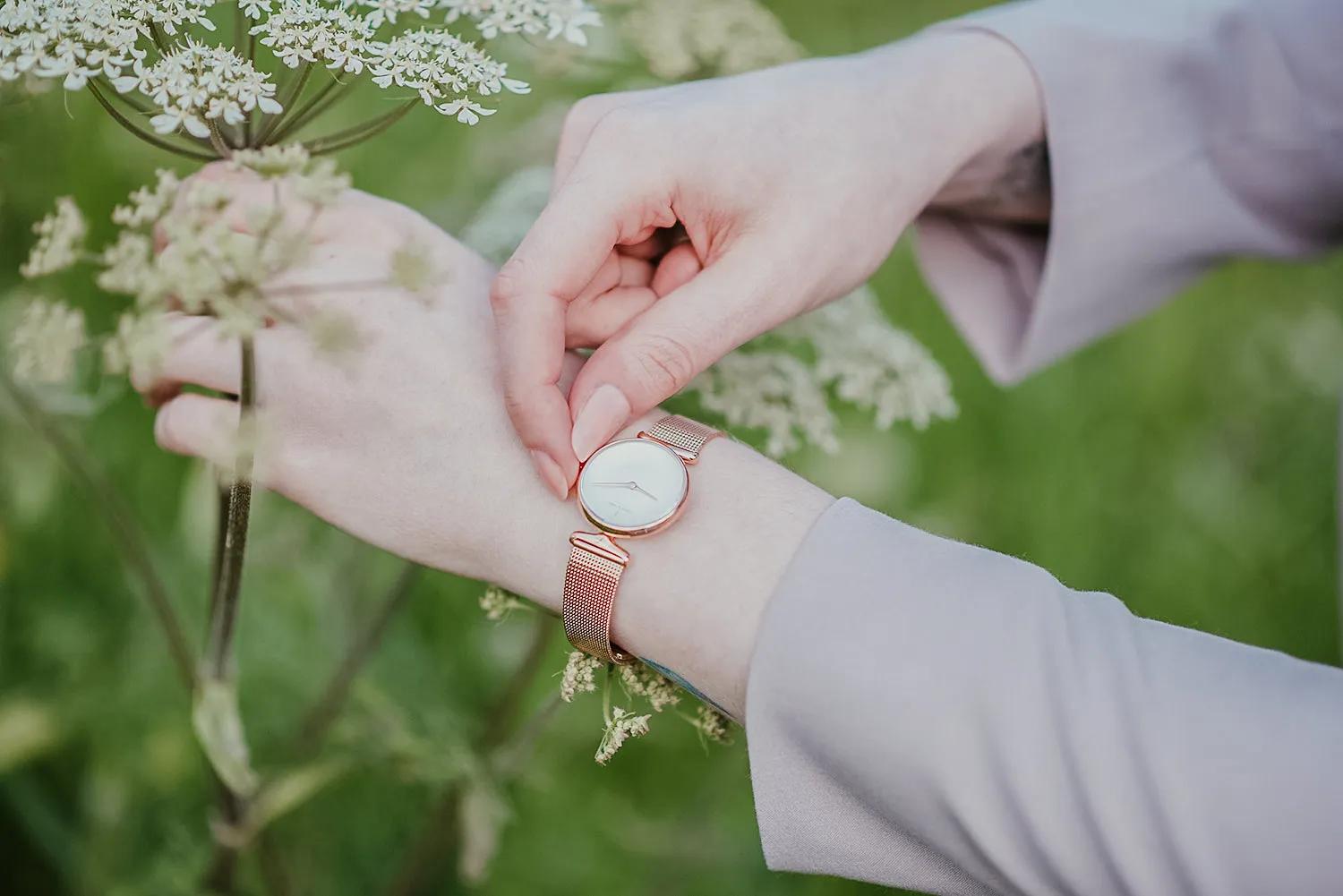 适合女性戴的手表轻奢品牌经典款,比较适合女生的十大名牌手表