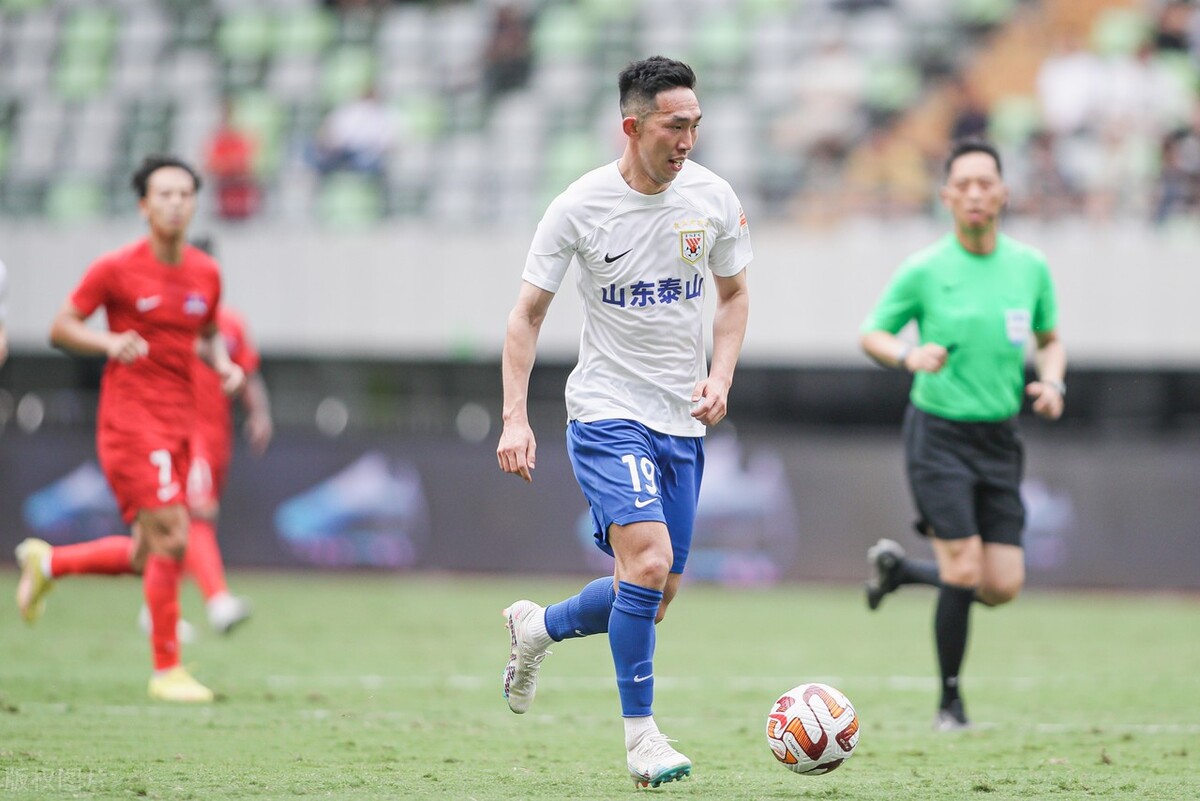 法比奥吐槽鲁能完整,山东鲁能泰山对广州足球比赛