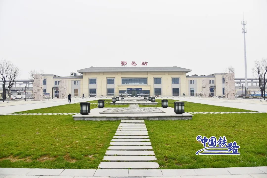 中国高铁第一掉头,中国高铁在铁轨上怎样运行