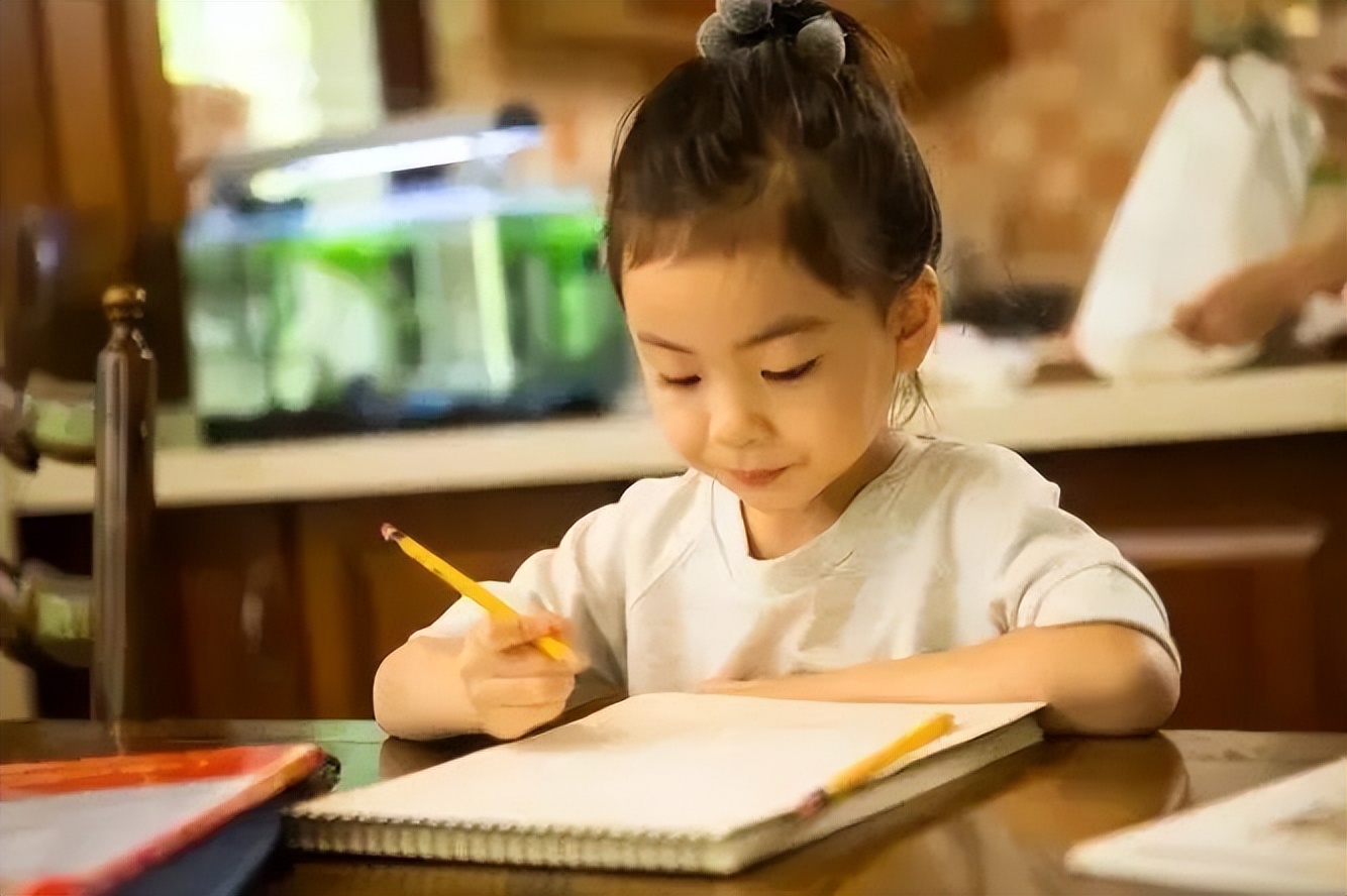 高考最受阅卷老师青睐的字迹,高考现神仙卷面字迹工整