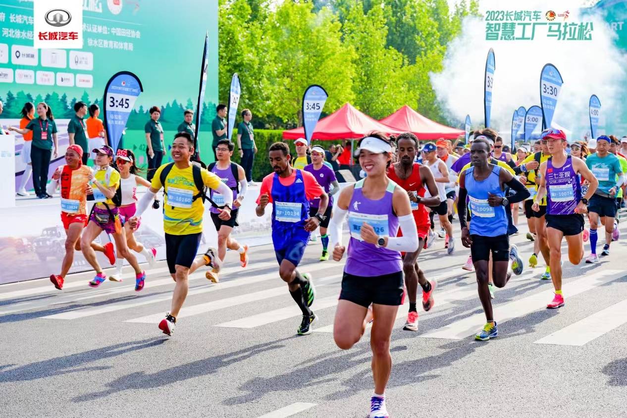 魏建军领跑马拉松完整版,魏建军接地气
