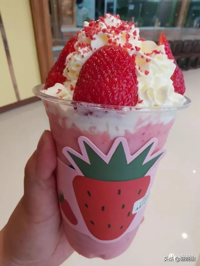 喝了十个品牌，三十款奶茶，终于找到了夏天的“解药”