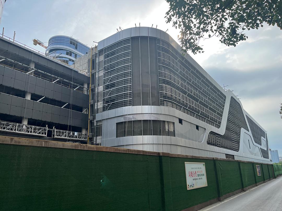 历经14年！南京地标商业终于动了，不过部分仍在烂尾…