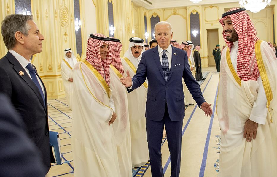 美国横刀与中东签订大单,沙特180度转向,中国给别人做了嫁衣?