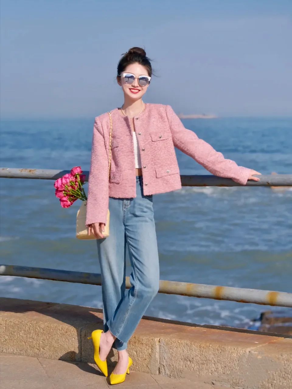 秋季纯棉粉色衬衫的多种穿法,韩版粉色宽松前短后长衬衣穿法