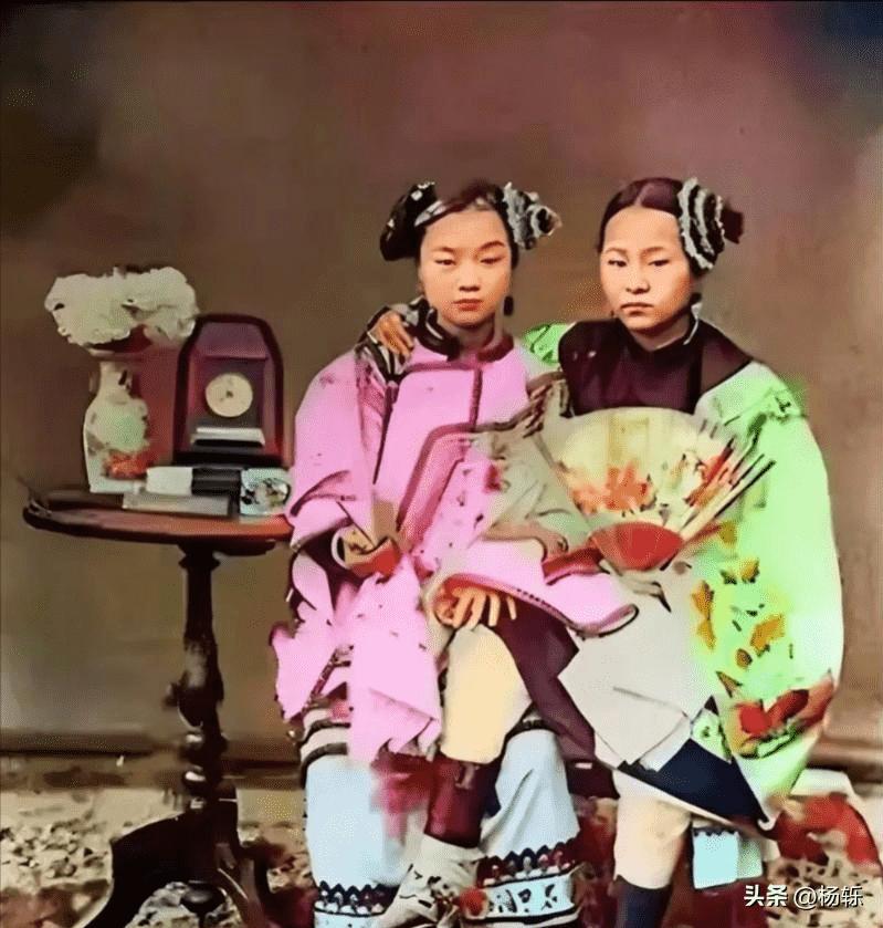 变态的纳粹德国,*光脱**犹太人女人衣服,集体*杀屠**!2