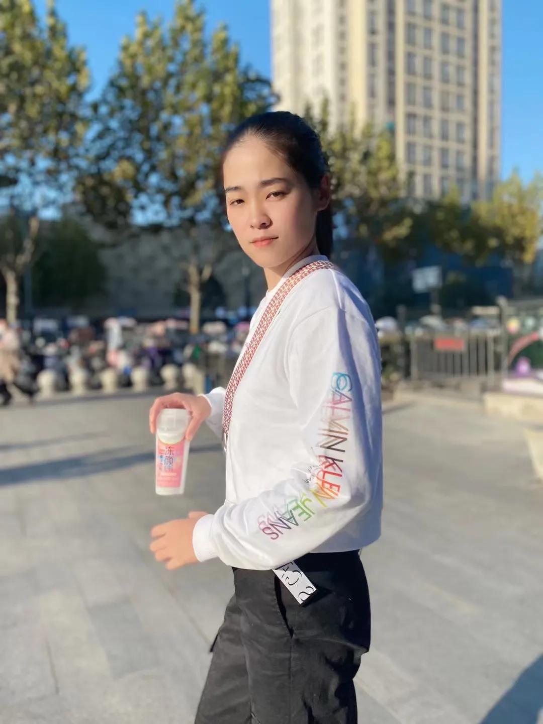 卫衣才是最好的单品,卫衣已过时赫本风