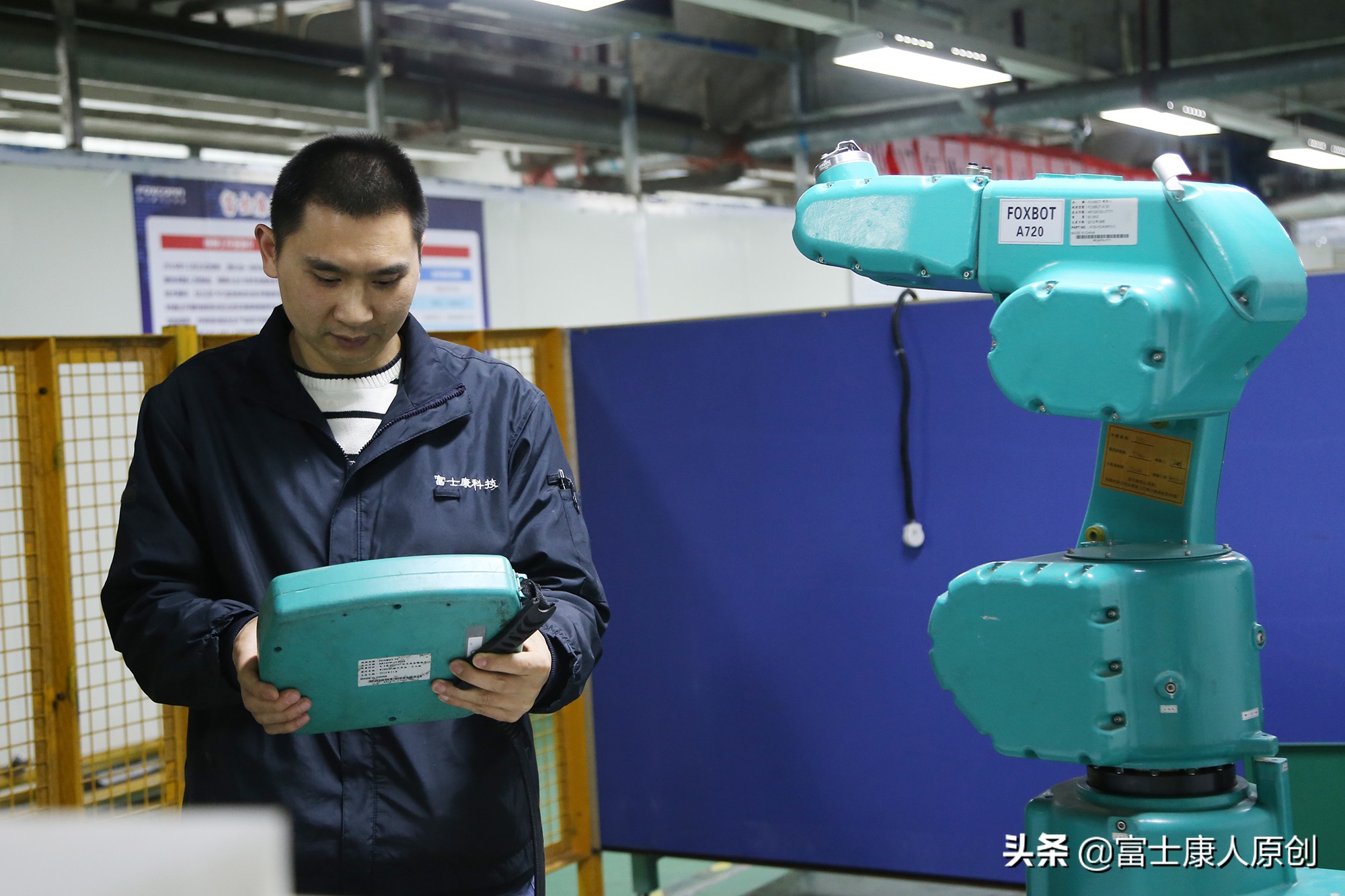 富士康小伙打工被骗,进厂打工的真实生活成都富士康