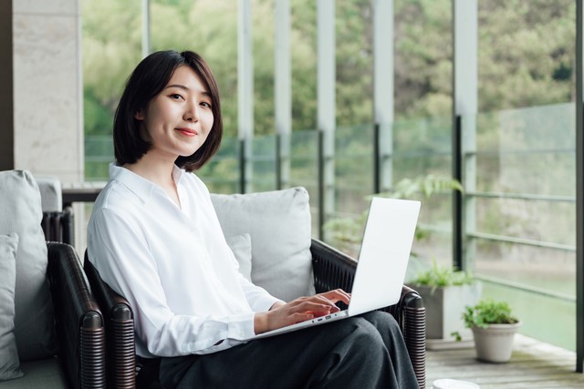 最洋气短发50岁妈妈短发,50岁妈妈爱上理发师