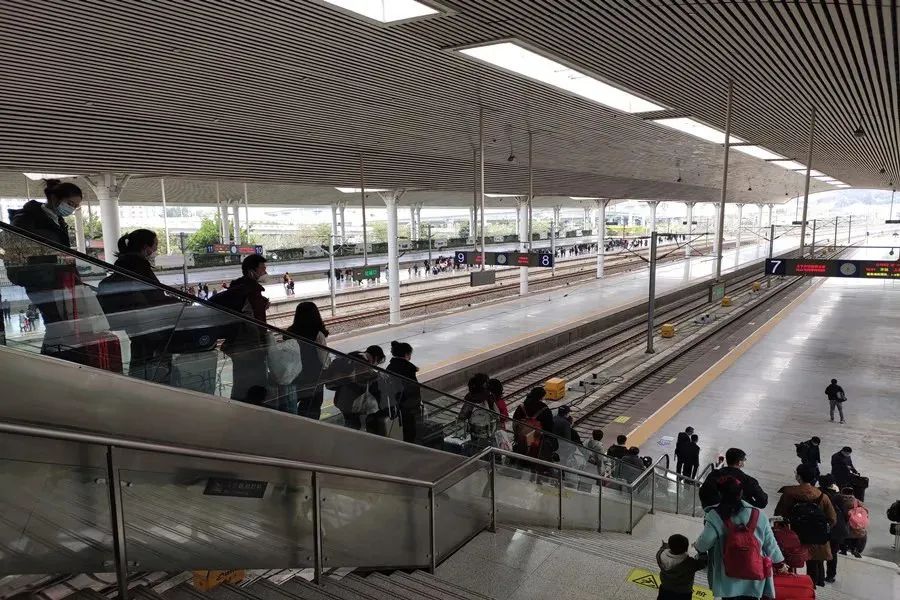 铁路12306难用怎么办,铁路遇到哪些困难